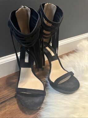 New with tags heels